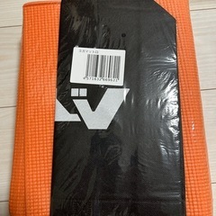 ヨガマット　折りたたみ　新品未使用　ストレッチポールとまとめて購入すると500円引きです　の画像