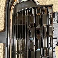 N-BOXカスタム　純正フロントグリル　JF6 新車外し　美品の画像