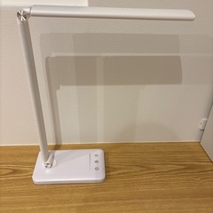 デスクライト　照明の画像