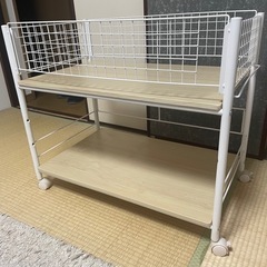 キャスター付き収納棚の画像