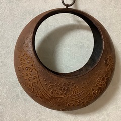 昭和レトロ　南部鉄器　吊り下げ花器　円形　三日月　猿　手長ざる　剣山　波模様の画像