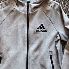adidas トレーナー
の画像