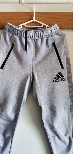 adidas トレーナー