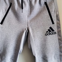 adidas トレーナー
の画像