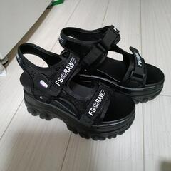 厚底サンダルの画像