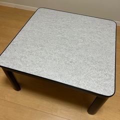 こたつテーブルの画像