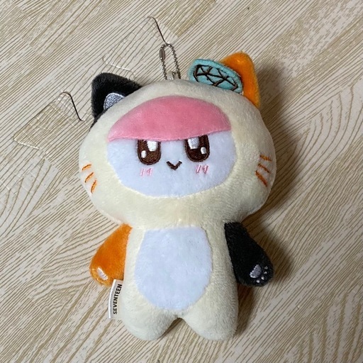 SEVENTEEN ★ ボンボンイ　ぬいぐるみ　猫　ねこ　キーホルダー　希少