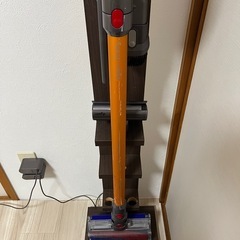 ダイソン V8 付属品・台付き
の画像