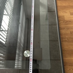 ガラスダイニングテーブルの画像