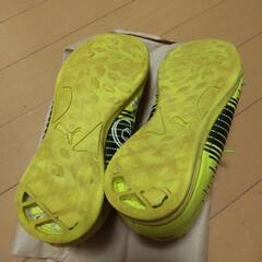 PUMA 黄緑 靴の画像