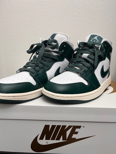 NIKE WMNS AIR JORDAN 1 MID 緑