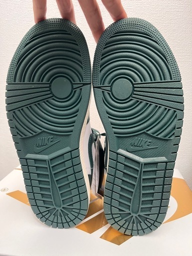 NIKE WMNS AIR JORDAN 1 MID 緑