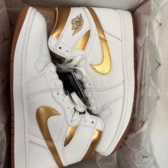 NIKE AIR JORDAN 1 RETRO HI OGゴールドの画像