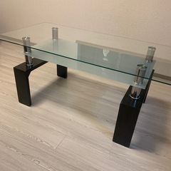 ガラステーブルの画像