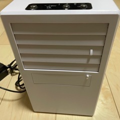 加湿機能付き卓上扇風機の画像