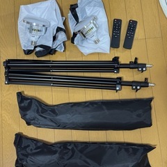 ソフトボックス【 2024新登場LED撮影用ライト】写真撮影ソフトボックス 50x70cm 照明キット 遠隔操作 3色ライトモード 2800K-6000K 撮影用照明 写真照明用セット 三脚付き 調整可能スタンド 収納バッグ付き お持ち込みやすい 写真用 撮影用 スタジオ用 自宅撮影用 (LED電球)の画像