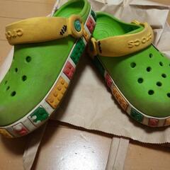 crocs ×レゴ コラボサンダルの画像
