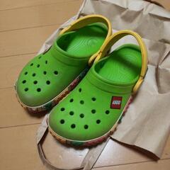 crocs ×レゴ コラボサンダルの画像