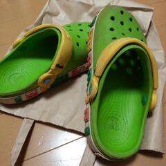 crocs ×レゴ コラボサンダルの画像