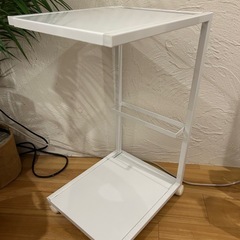サイドテーブルの画像