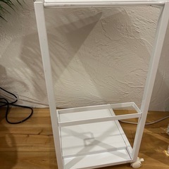 サイドテーブルの画像