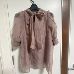くすみピンクのオーガンジーブラウスです☺️の画像