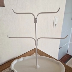 新品 未使用　IKEAメタル ホワイト トレイ スタンド40×24 大きめの画像