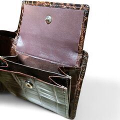 クロコダイル柄　二つ折り財布　ブラウンの画像