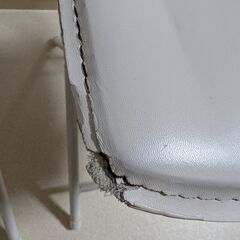ホワイトの椅子×2脚の画像