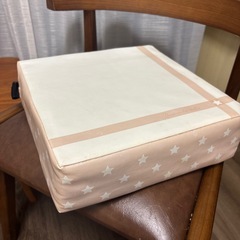 椅子の座面に置く高さ調整 子供用の画像