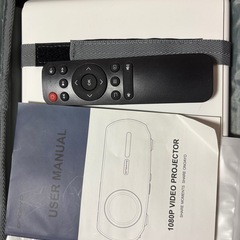 美品ONAVO 1080p ビデオプロジェクター ケース付きの画像