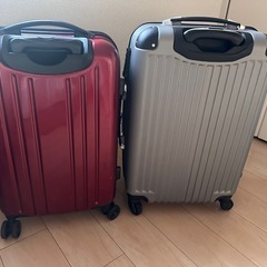 スーツケース 2個セット（SPALDINGレッド＆ トラベルデパート グレー）の画像