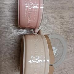 食器二つの画像