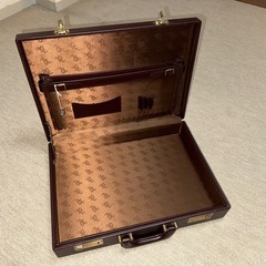 レトロ風焦茶合革(多分)アタッシュケース💼の画像