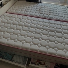 ダブルベッドマットレス付きの画像