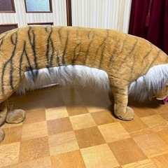 トラのぬいぐるみの置物の画像