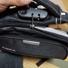 AISFAリュックUSBポートとファスナーロック付きの画像