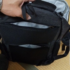 AISFAリュックUSBポートとファスナーロック付きの画像