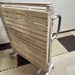 折り畳みシングルベッドの画像