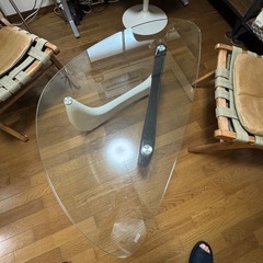ガラスローテーブルの画像