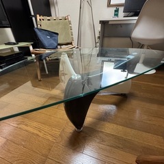 ガラスローテーブルの画像