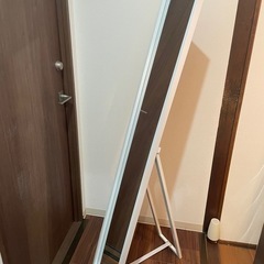 白い木枠の姿見　ミラーの画像