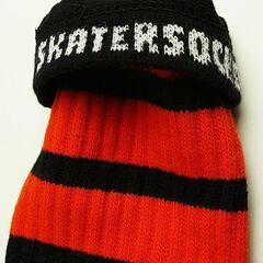 (3966) SkaterSocks (スケーターソックス) ロングソックス 靴下 男女兼用 ソックス チューブソックス Knee high Black tube socks with Orange stripes style 1 (22インチ) スケボー SK8 SKATの画像