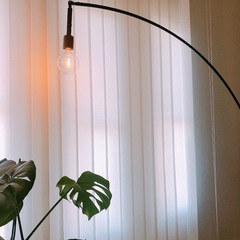 人気商品‼️IKEA 　SKAFTET/スカフテート：フロアランプベース/アーチ型214 cm（ブラック） の画像