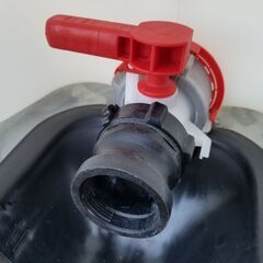 あと４個。必要なら早めに｡数量限定。水不足に。サンコー。サンバルク。１０００リットル。蓋が大きい。農業タンク。雨水タンク。の画像