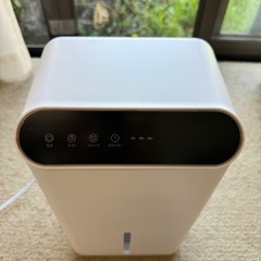  【美品】コンパクト除湿機の画像