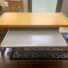 パソコンデスクの画像