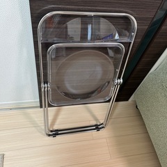 折りたたみ椅子　クリアの画像