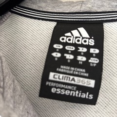 【決まりました】
adidasフード付きブラジッパートレーナーの画像
