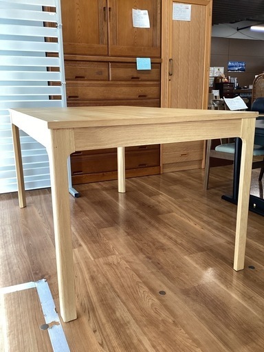 ダイニングテーブル〈IKEA 〉【町田市再生家具】　251029